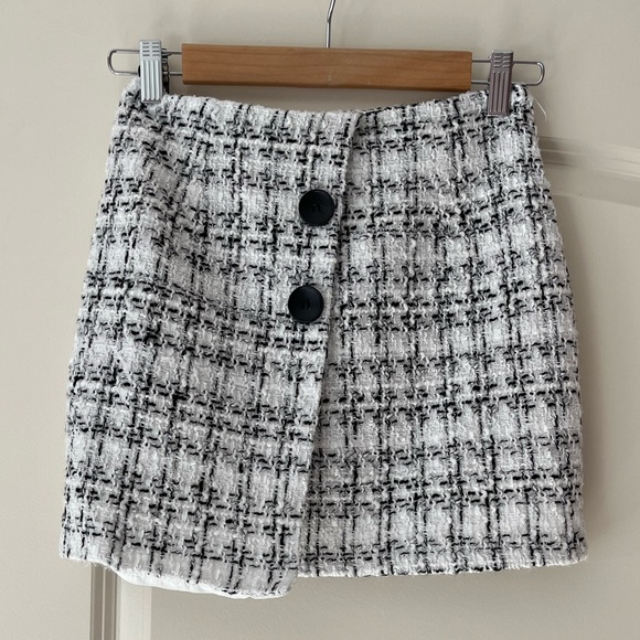 SHEIN Dresses & Skirts - Shein Plaid Tweed Asymmetrical Skirt